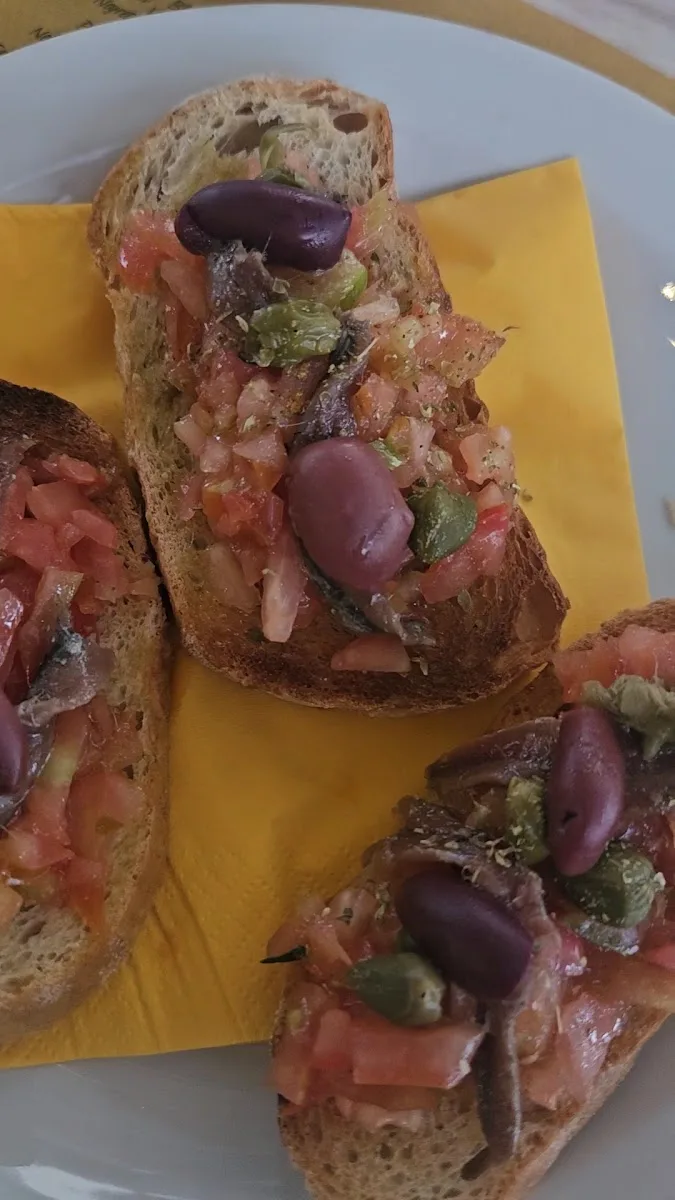 La Bruschetta — pizza restaurant (photo 1)